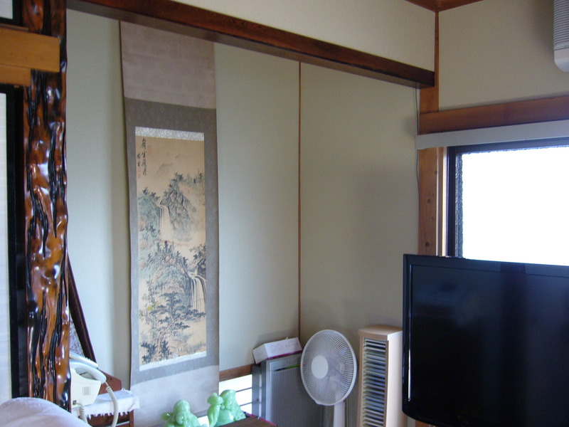 古い和室塗り壁にクロス貼り・・・・完了