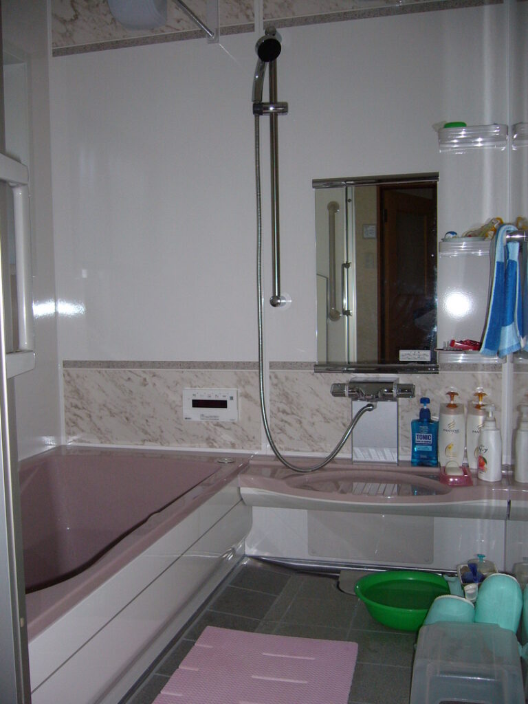 ぽかぽかお風呂　高断熱浴槽、バリアフリー：足利市鹿島