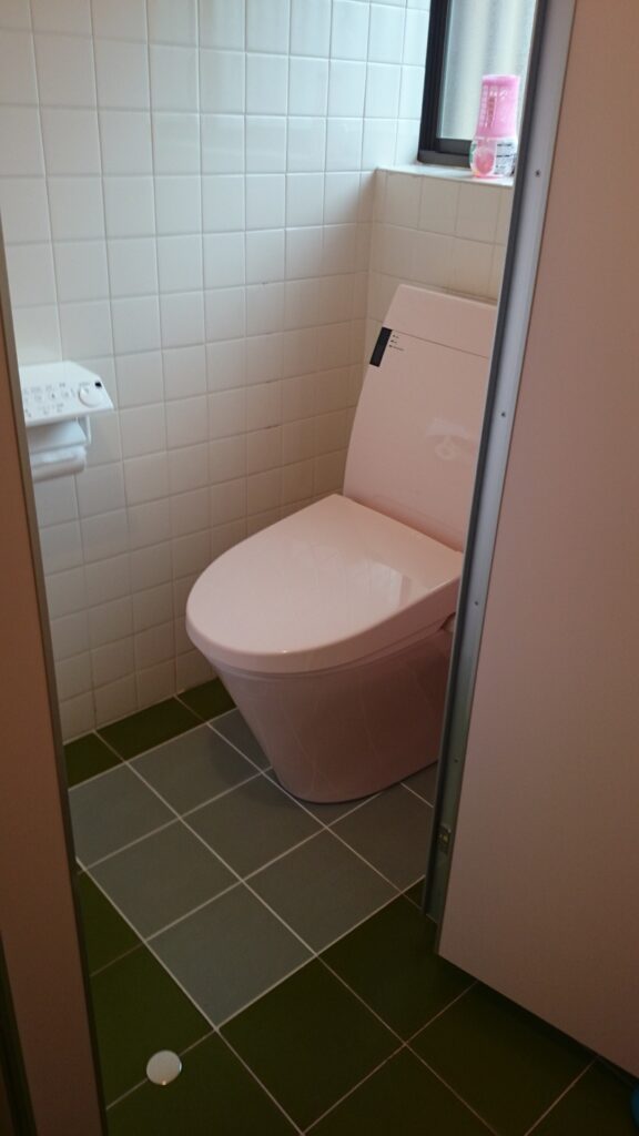 足利市：和式トイレをコンパクトな最新型洋式便器に