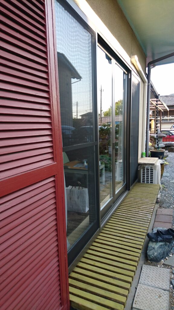 ゆがんだサッシの交換工事＜足利市＞