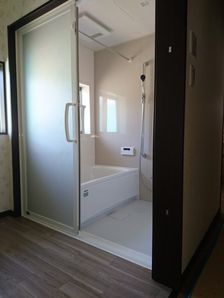 直しなおし使うも限界がきた浴室　　足利市