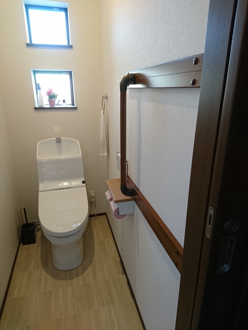 二世帯住宅「母をサポートする手すり」