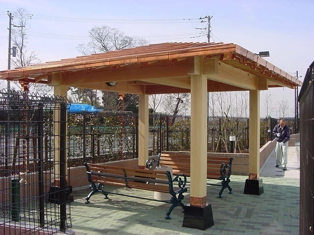 東屋（あずまや) ひと時の休息スペース