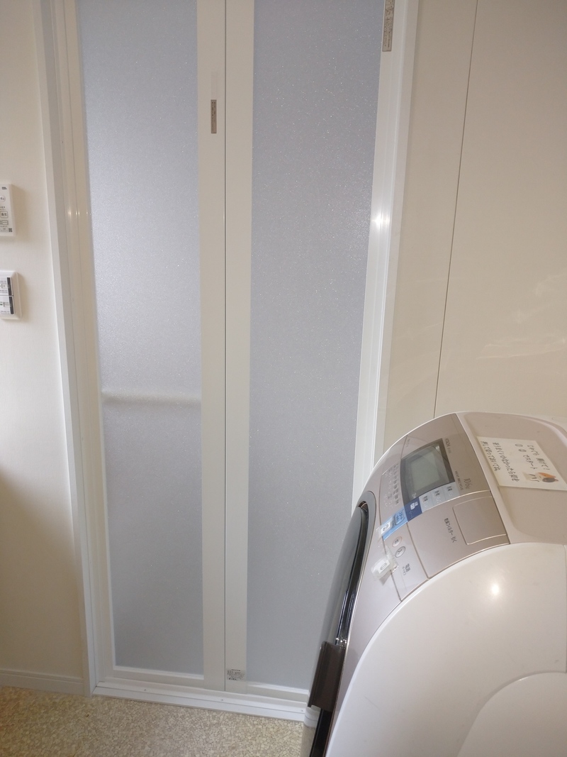 Y様がお孫さんたちと快適に楽しむ、段差26CMをフラットにする浴室工事