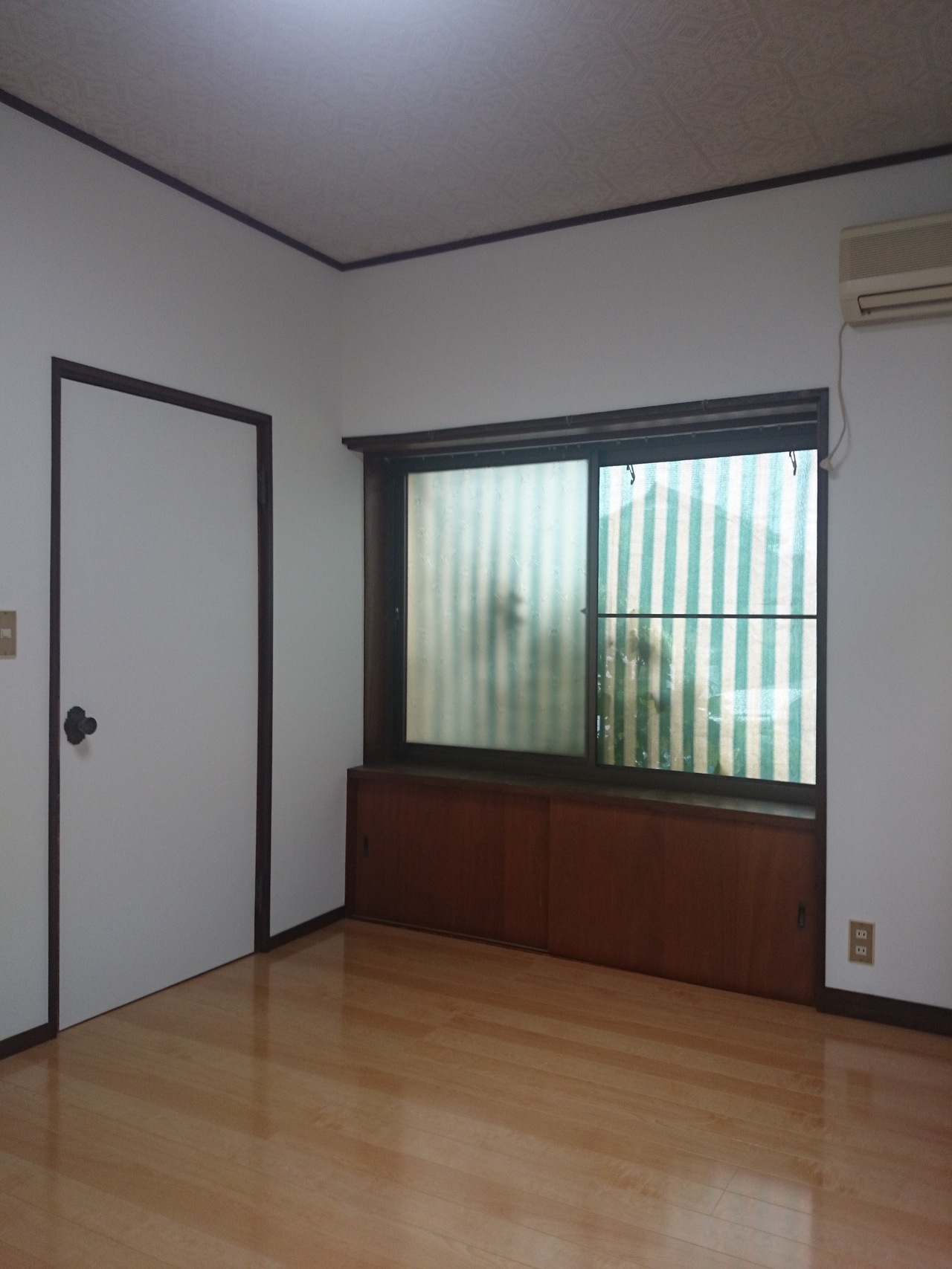 太田市 リビングリフォーム築35年バリアフリー床工事