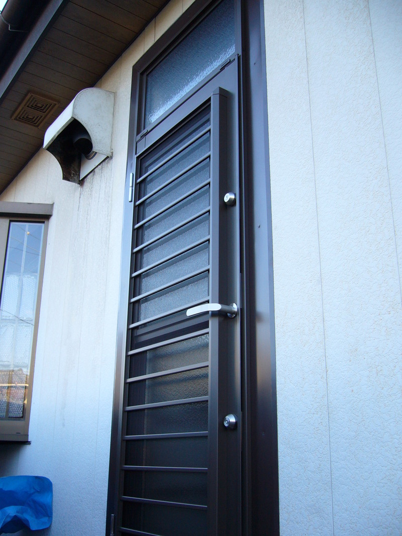 2day　リ・フォーム「採風ドア・カーペット貼り替え」　栃木県足利市