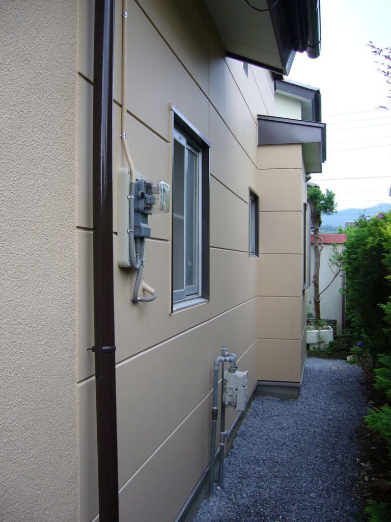 外壁を剥がし耐震補強＜亀裂の入ったモルタル塗リシン掻き落とし壁＞栃木県足利市