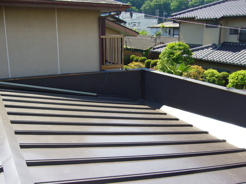 経年劣化・・・トタン屋根工事（築　約35年）