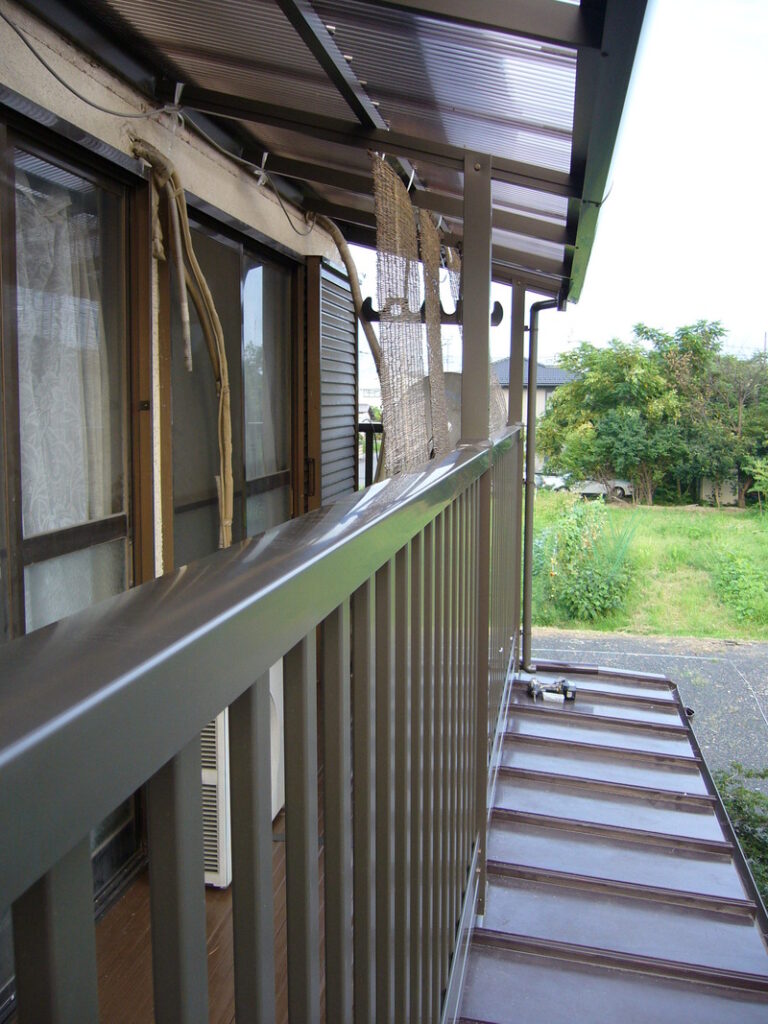 錆の進みで床がきしむベランダをアルミ製に交換（栃木県足利市）